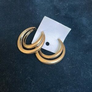 NWT Free People Studio Hoop Earrings 
in Gold